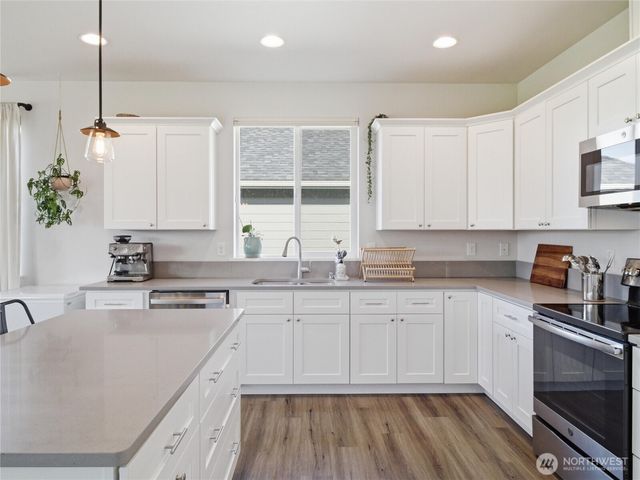 10123 Albany Park Lane SW, Rochester, WA 98579