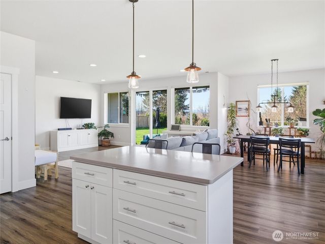 10123 Albany Park Lane SW, Rochester, WA 98579