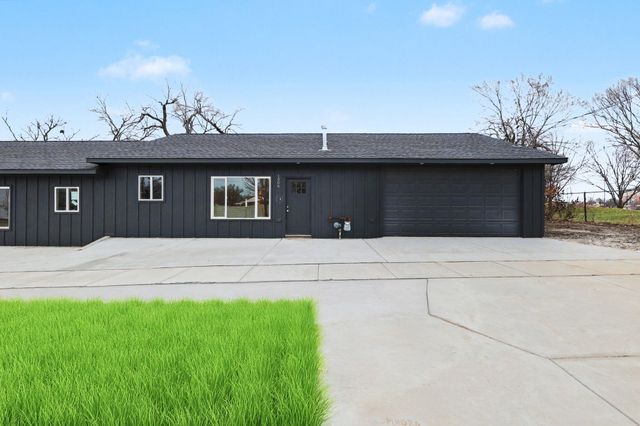 1904 N Lorraine Ave, Wichita, KS 67214