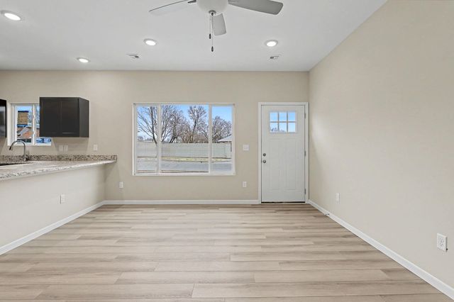 1904 N Lorraine Ave, Wichita, KS 67214