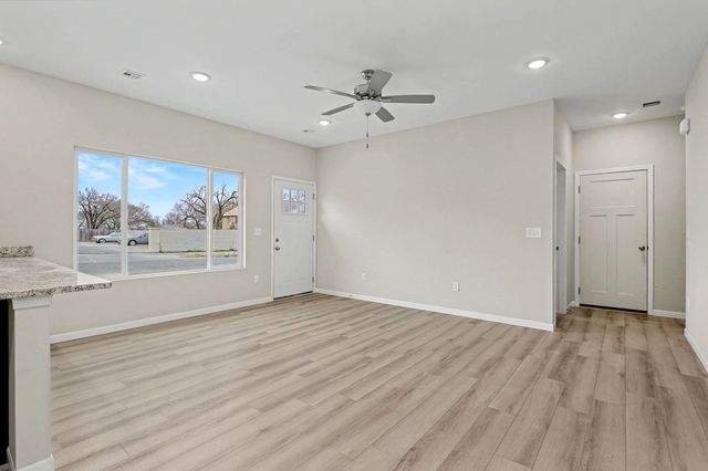 1904 N Lorraine Ave, Wichita, KS 67214