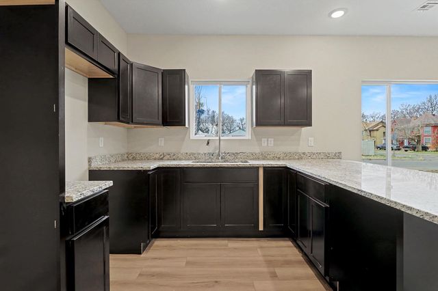 1904 N Lorraine Ave, Wichita, KS 67214