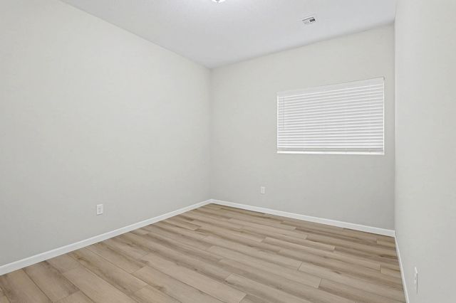 1904 N Lorraine Ave, Wichita, KS 67214