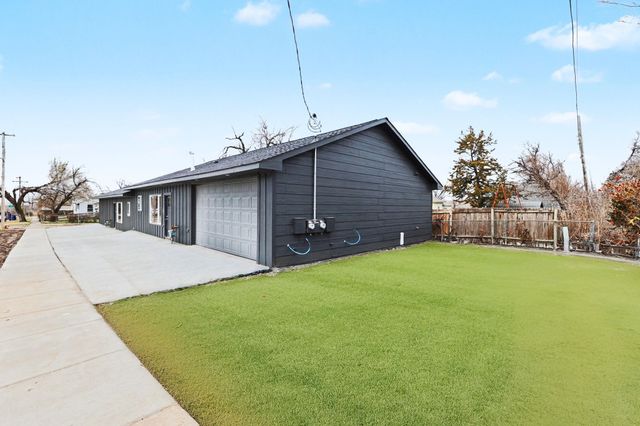 1904 N Lorraine Ave, Wichita, KS 67214