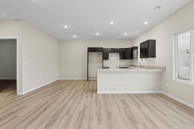 1904 N Lorraine Ave, Wichita, KS 67214