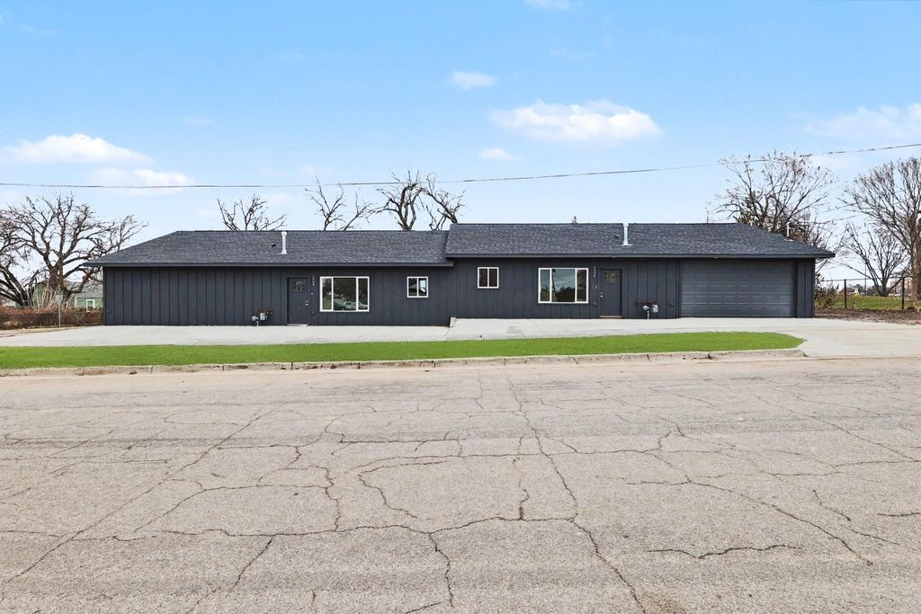 1904 N Lorraine Ave, Wichita, KS 67214