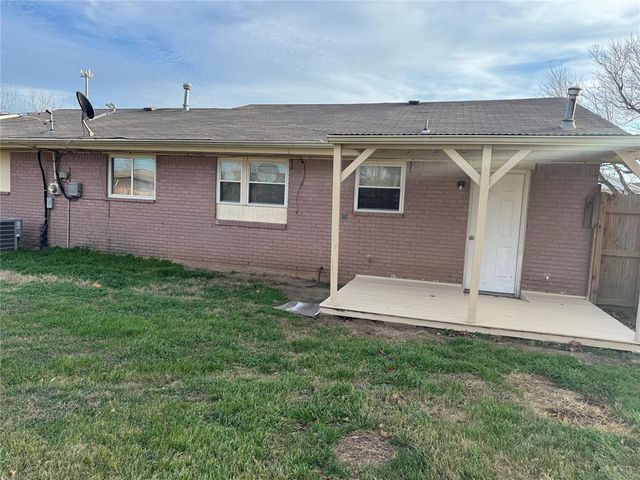 1421 N Norman Avenue, Moore, OK 73160