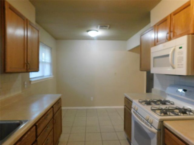 1421 N Norman Avenue, Moore, OK 73160