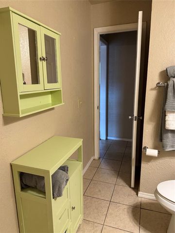 1421 N Norman Avenue, Moore, OK 73160