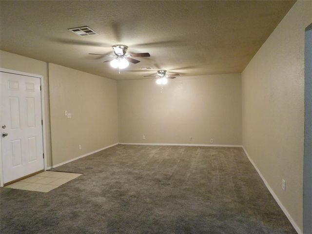 1421 N Norman Avenue, Moore, OK 73160