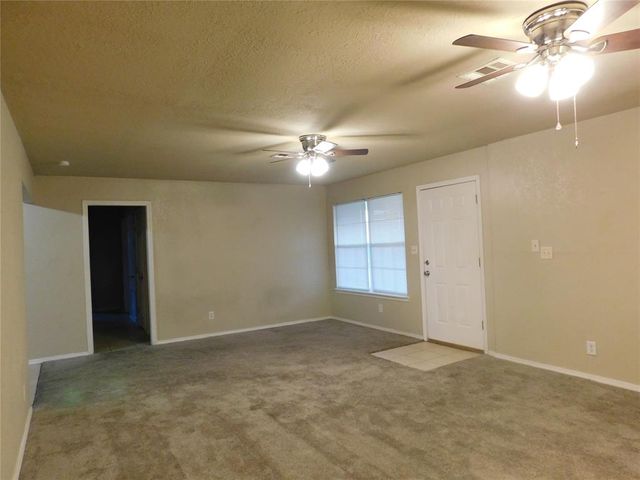 1421 N Norman Avenue, Moore, OK 73160