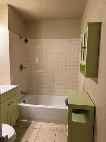 1421 N Norman Avenue, Moore, OK 73160