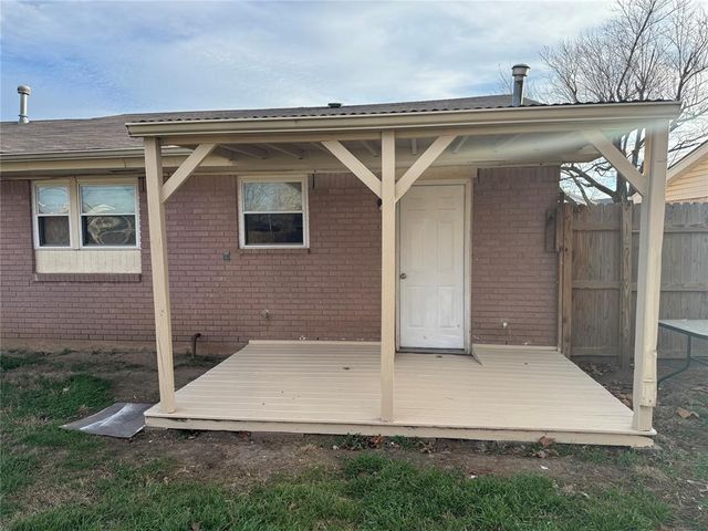 1421 N Norman Avenue, Moore, OK 73160