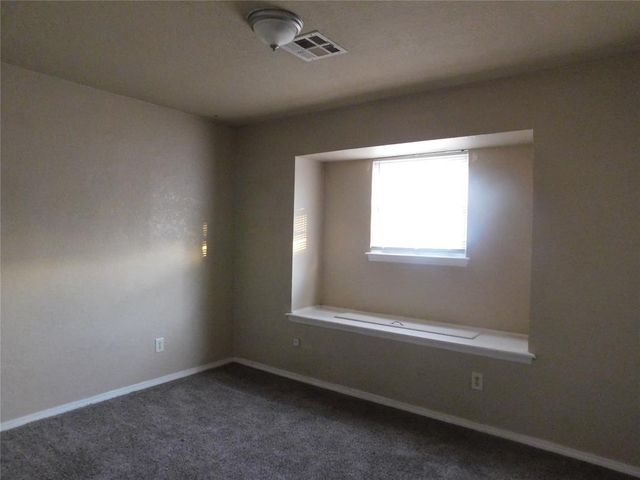 1421 N Norman Avenue, Moore, OK 73160