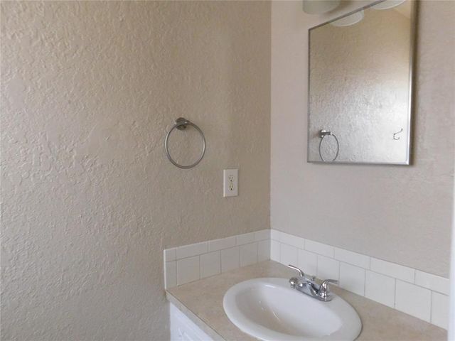 1421 N Norman Avenue, Moore, OK 73160