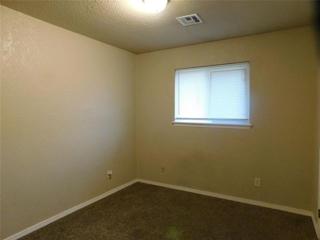 1421 N Norman Avenue, Moore, OK 73160