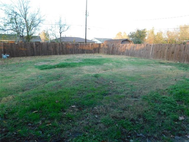 1421 N Norman Avenue, Moore, OK 73160