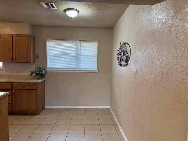 1421 N Norman Avenue, Moore, OK 73160