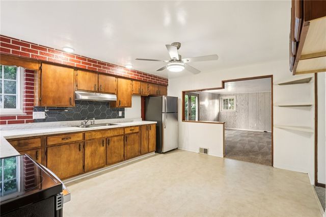 3052 Boughter Dr, Shenango Twp, PA 16101