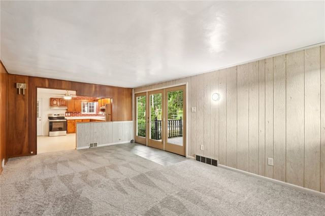 3052 Boughter Dr, Shenango Twp, PA 16101