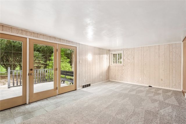 3052 Boughter Dr, Shenango Twp, PA 16101