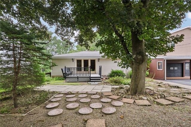 3052 Boughter Dr, Shenango Twp, PA 16101