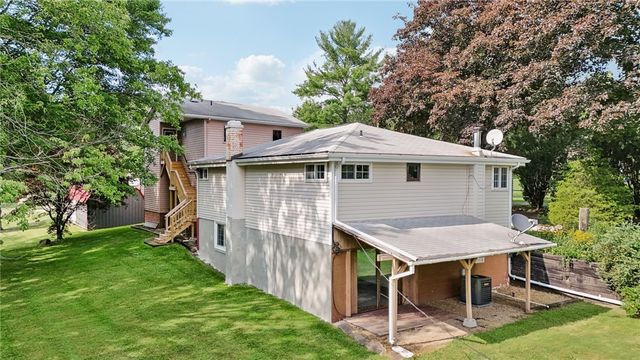 3052 Boughter Dr, Shenango Twp, PA 16101
