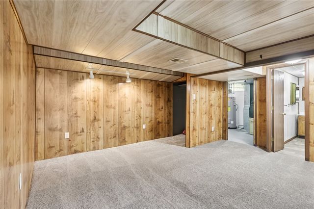 3052 Boughter Dr, Shenango Twp, PA 16101