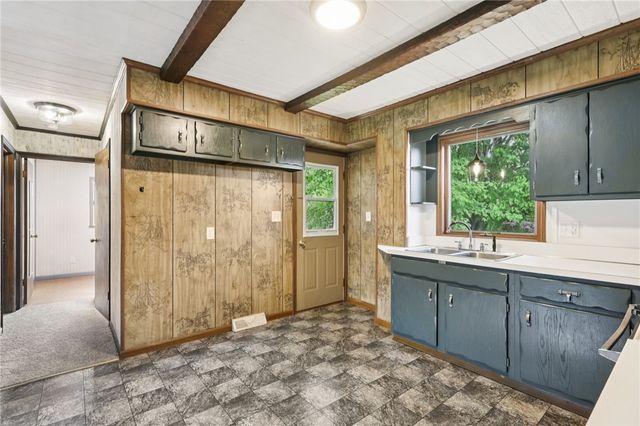 3052 Boughter Dr, Shenango Twp, PA 16101