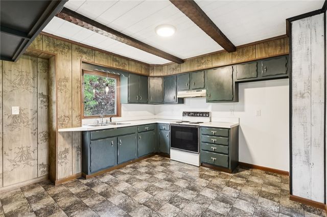 3052 Boughter Dr, Shenango Twp, PA 16101