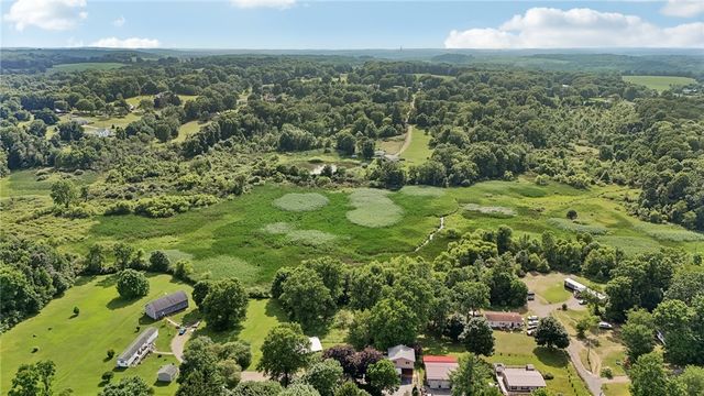 3052 Boughter Dr, Shenango Twp, PA 16101