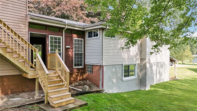 3052 Boughter Dr, Shenango Twp, PA 16101