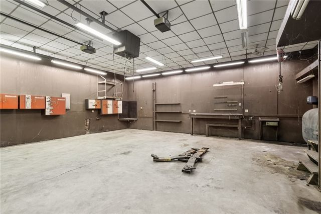 3052 Boughter Dr, Shenango Twp, PA 16101