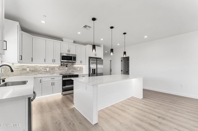 10433 Trumbull Street, California City, CA 93505