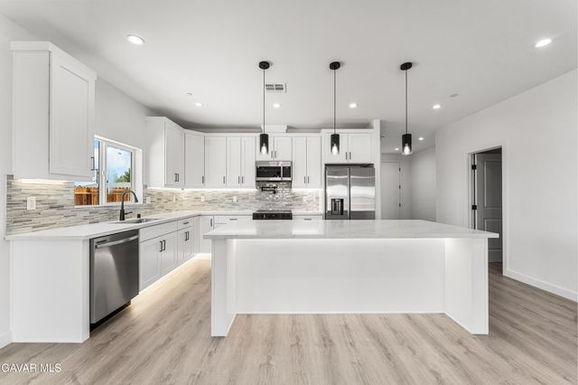 10433 Trumbull Street, California City, CA 93505