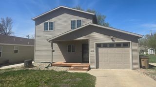 609 11th St NW, Minot, ND 58703