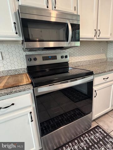6041 RED WOLF PL, Waldorf, MD 20603