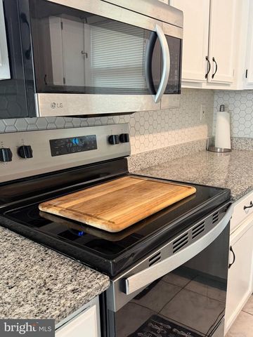 6041 RED WOLF PL, Waldorf, MD 20603