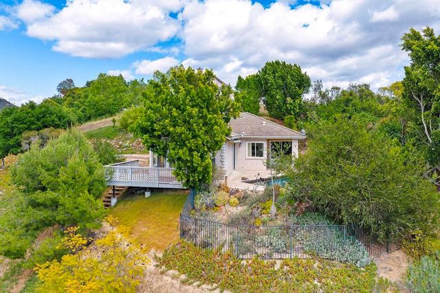 2557 Live Oak Park Rd, Fallbrook, CA 92028