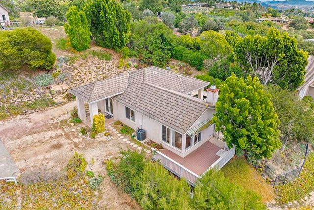 2557 Live Oak Park Rd, Fallbrook, CA 92028