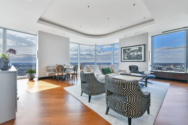 1 Dalton Street 3805, Boston, MA 02115