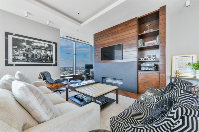 1 Dalton Street 3805, Boston, MA 02115