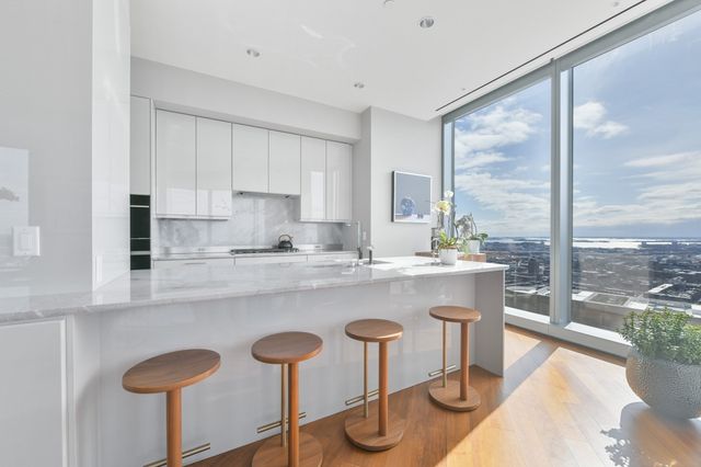 1 Dalton Street 3805, Boston, MA 02115