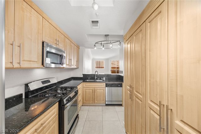 230 East Flamingo Road 414, Las Vegas, NV 89169