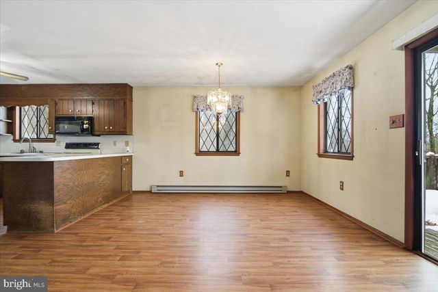 704 RAINBOW TER, Effort, PA 18330