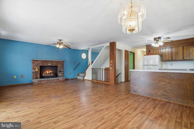 704 RAINBOW TER, Effort, PA 18330