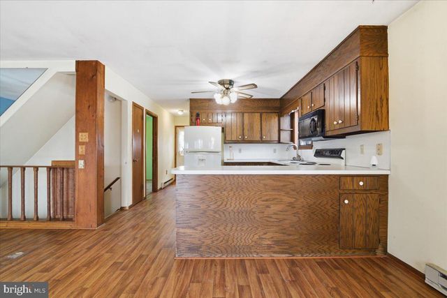 704 RAINBOW TER, Effort, PA 18330