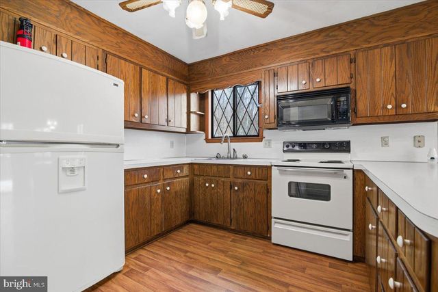 704 RAINBOW TER, Effort, PA 18330