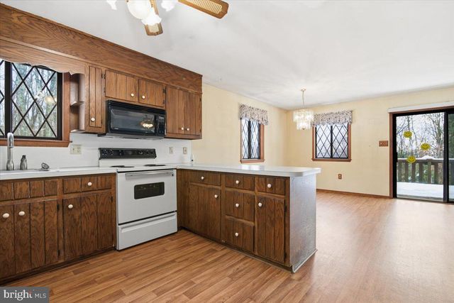 704 RAINBOW TER, Effort, PA 18330