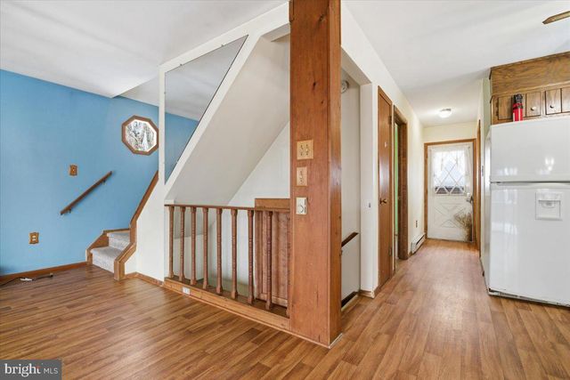 704 RAINBOW TER, Effort, PA 18330